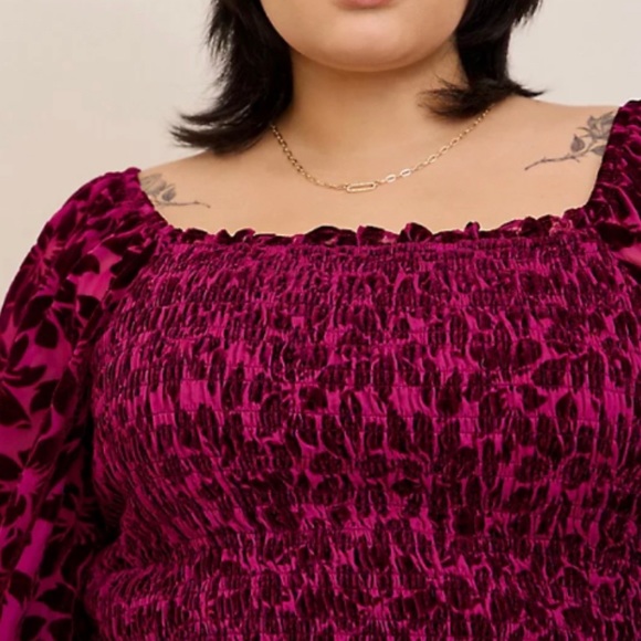 🆕 Velvet Smocked Blouson Sleeve Crop Top 1 1X 14 16 NWT Torrid New! - Picture 4 of 6